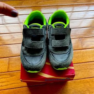 SAUCONY BOYS SIZE 10 Toddler, excellent condition